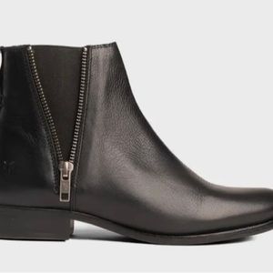 Frye Carly leather zip Chelsea boots. New without box.